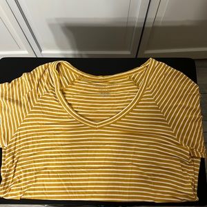 American Eagle Outfitters. XS. Short sleeve tee.